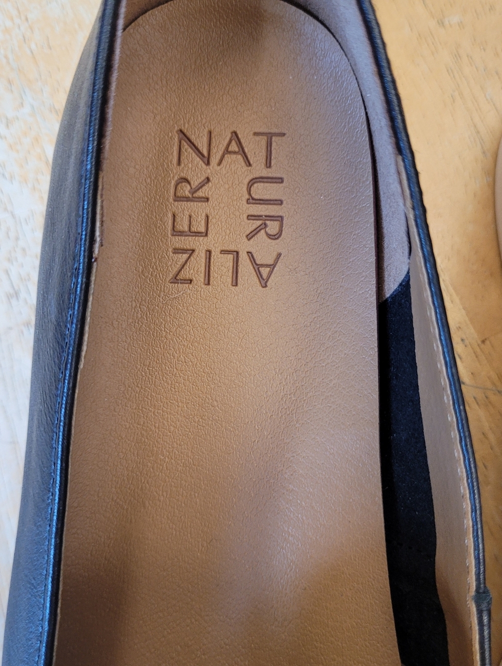 Naturalizer Black Leather Karis Slip-on Loafer 8.5 EU 38.5 - Picture 2 of 8